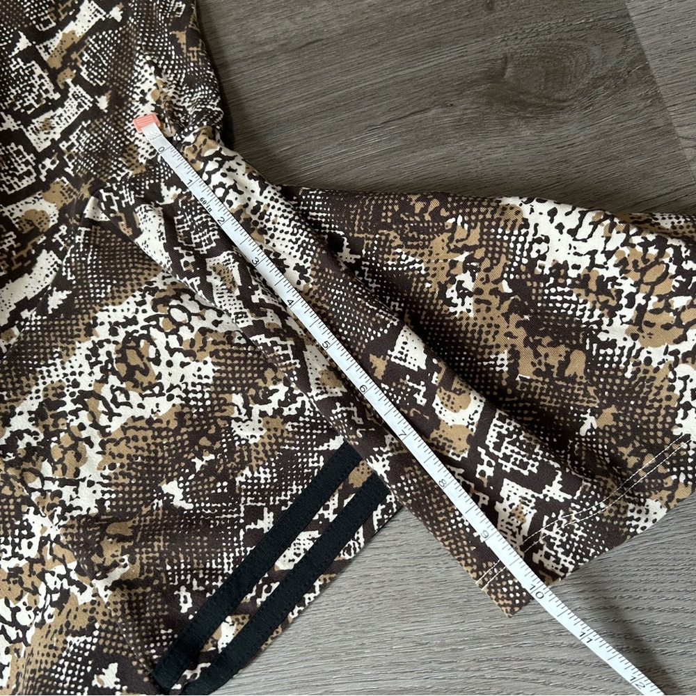 Adidas Originals Women´s Size Small Short Trefoil Leggings Snake Print Shorts - Picture 11 of 11